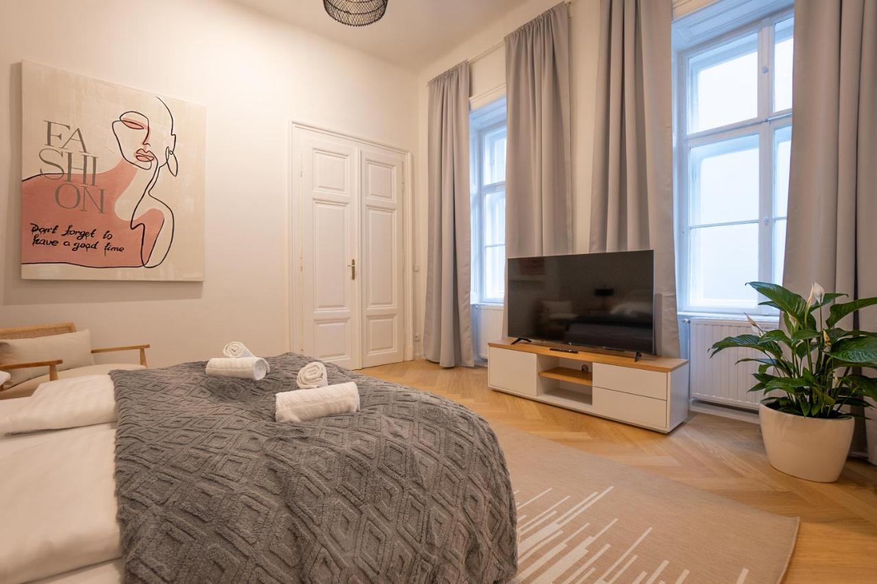 Spacious 110М2 Flat In The City Center Bécs Kültér fotó