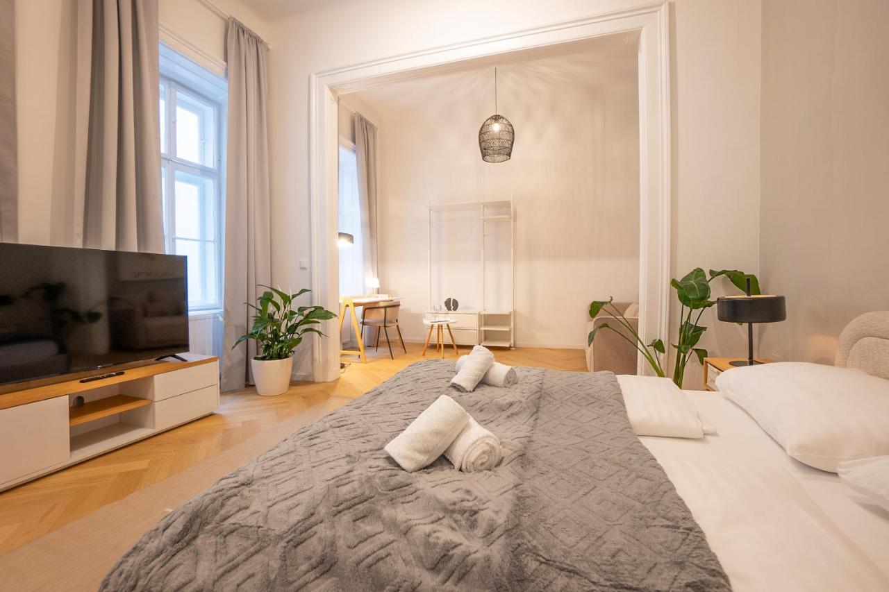 Spacious 110М2 Flat In The City Center Bécs Kültér fotó